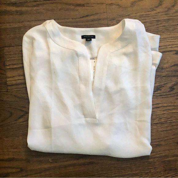 ANN TAYOR Ivory Long Sleeve Button Cuff Blouse With Split Neck and Hem Sz S NWT - Picture 2 of 5